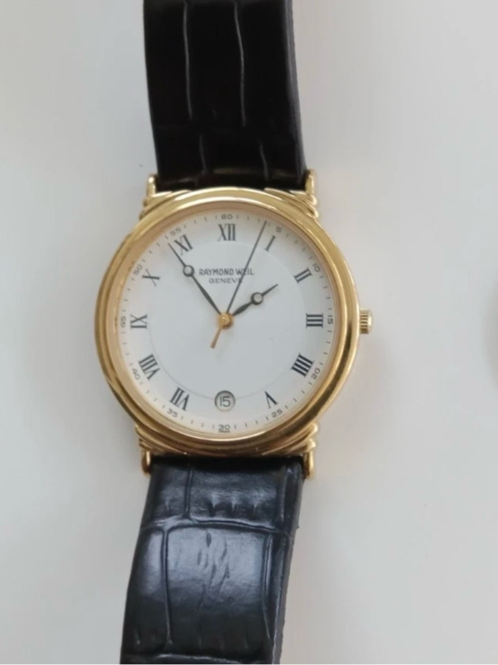 Raymond Weil Gold Tone Round Watch with Black Leather Strap new battery 5531